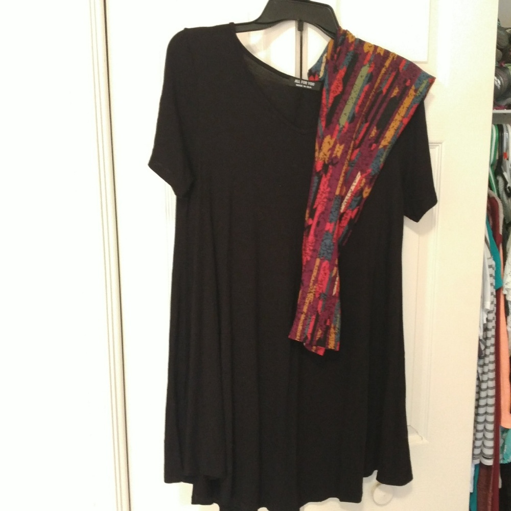 LuLaRoe leggings with Tunic top